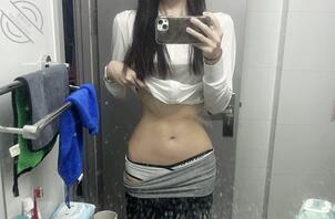 反差学姐脱衣秀1