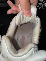 楼上臭骚货阿姨穿的白鞋