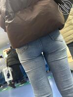 偷拍牛仔臀，发现我在拍后流水了0