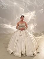 偷拍试婚纱的小骚货