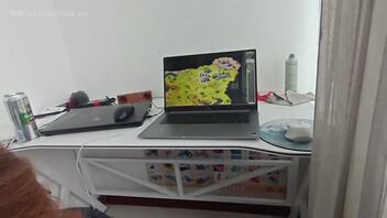 原创40. 侄女胆子太大了，隔着窗帘就要吃我的鸡吧，我服了