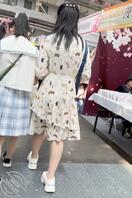 连衣裙小姐姐坐地上等开奖，肉丝2