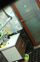 苗条女邻居脱光光洗澡被拍下前段