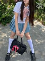 小姨子和闺蜜一起住，偷偷拿两个人的原味袜子保养一下