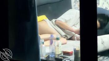 夏天到了呼市小S货又发情了不拉窗帘打游戏自摸0