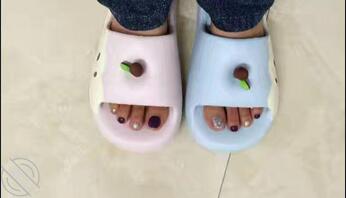 脚好痒啊，想塞到你嘴里1