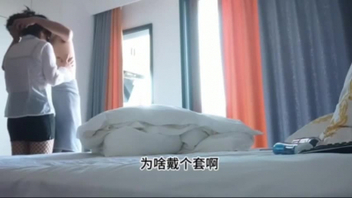 职高老师偷情!一开始还害羞啊插入了疯狂做爱