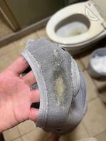 表姐洗澡刚脱下的骚内裤  有想要的吗？评论区留下你们的骚原味骚内裤