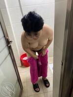 骚逼老婆全裸出镜，精彩还有很多。2