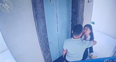 贱女人，被包养的小骚包，今天被男朋友抓到了0