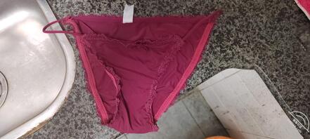 觉得像是你生活中的那位，跟你什么关系。请用姓名开头字母把她名字写出来1