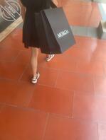 第一次尝试偷拍 只敢远距离拍不敢抄底 还挺爽的 看看各位大神的偷拍1