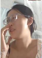 偷拍到母狗妹妹在洗澡，差点被发现，有没有想操的1