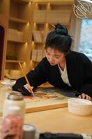 偷拍朋友的小三女朋友上厕所 还是个道姑居士 逼真黑0