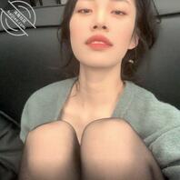 成都高颜值清纯眼睛妹居家自拍，展示各种身材，撅起屁股被我内射0