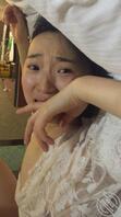 【露脸视频123】绿帽一边安抚老婆被大鸡巴哥们操一边录像过足绿帽瘾～