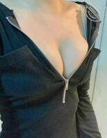 喜欢真空出门被男人盯着看，看得我内裤都湿了0