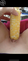 给大家表演一个 白虎一口吞玉米  视频在评论区哦 已成年