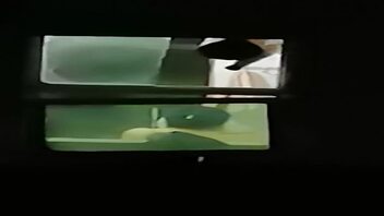 楼顶冒死偷拍堂嫂洗澡