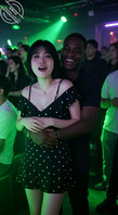 成都销售夜晚KTV偶遇客户，被揩油摸逼，酒店爆操，又促成一单0