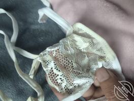 偷拍骚母猪表姐的小秘密