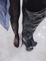 偷玩妈妈丝袜长靴