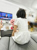 63.长这么大了第一次送花给妈妈,妈妈开心得就像个18岁的小女孩0