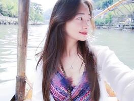 兄弟们有人认识她吗1