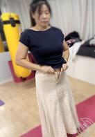 背德母亲的裙底瑜伽照、生活照换衣服2