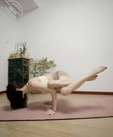 爱穿瑜伽裤的表妹1