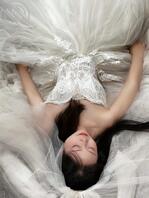 女友调教中，想轮奸她。怎么快速让她同意0