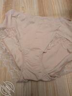 在亲戚家留宿被安排到她已出嫁的女儿房间，很开心?2