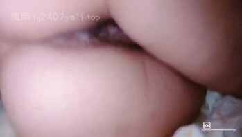 小逼逼陪失恋的朋友出去被单男喝多，回来在后面偷偷的 射满她个骚逼 宁德佬