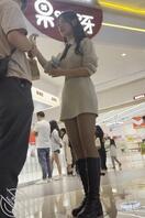 陪男朋友看电影的极品灰丝小姐姐