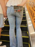 少妇性感紧身牛仔裤1