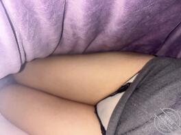 趁我妈熟睡溜进房间偷拍的，45岁熟女，有多少人摸过睡着的老妈的？0