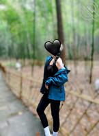 慢慢欣赏，留下你们的骚话，给你们看看老婆的生活照，脸就不露了，看看身材2