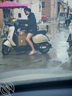 偷拍不穿裤子的美女0