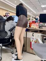 偷拍肉色丝袜同事1