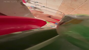 偷拍骚逼老姑下