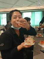 冒着挨揍的风险偷拍的这个老阿姨太骚了有没有像我一样喜欢老逼的0