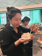 冒着挨揍的风险偷拍的这个老阿姨太骚了有没有像我一样喜欢老逼的1