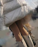 校园跟拍白长靴光腿神器女大1