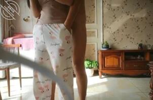 别人的老婆，老公刚走就安耐不住，邀请我去家里摩擦，非常有味的少妇大家鉴赏0