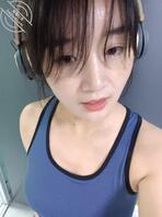 绿母奴欢迎野爹们排队操我骚妈，在排卵期把精子全射到我妈的子宫