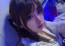 网吧偷拍母狗上厕所，图2是视频中第二个上厕所的母狗1