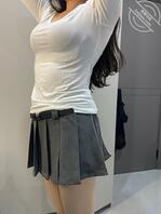 娇妻的JK裙，配灰色的黑色的还是白色好看？要去商K啦，评论决定穿哪件1