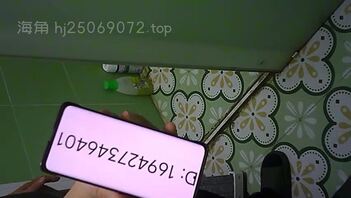 【第三弹】兄弟们有福了！刁钻角度偷拍03年幼师妹妹洗澡！