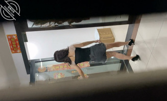 偷拍几位美女少妇尿尿