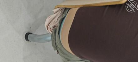 餐厅碰到露出蓝色内裤的女同学0